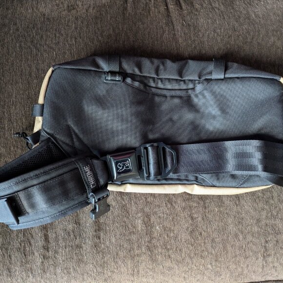 Chrome Industries Kadet Sling Bag, Small Messenger Bag - Picture 2 of 5